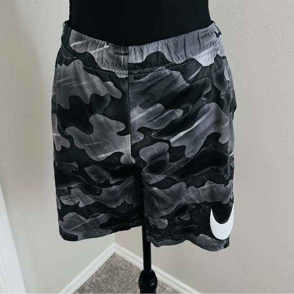 Nike Shorts - Picture 1 of 3